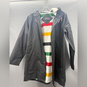 Pendleton women’s hooded rain jacket with contrast lining size m